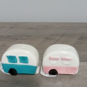 Cracker Barrel Campers Salt & Pepper Shakers Nwt